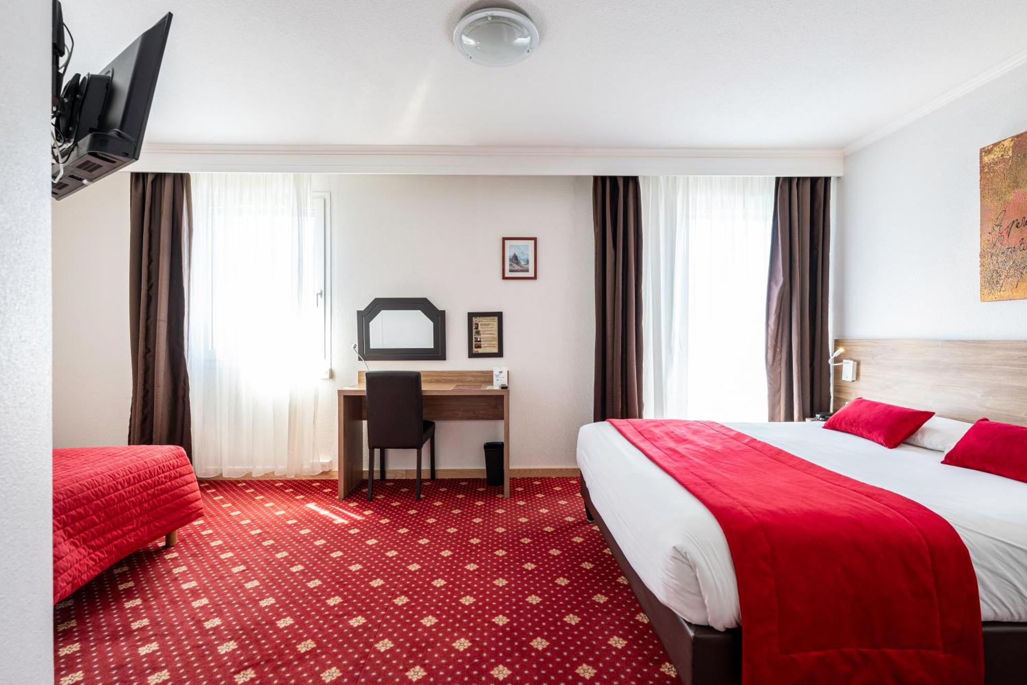 The Originals City, Hotel Du Faucigny, Cluses Ouest 雄济耶 外观 照片